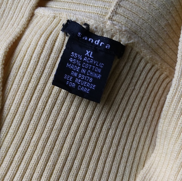 Sweater - Picture 4 of 5